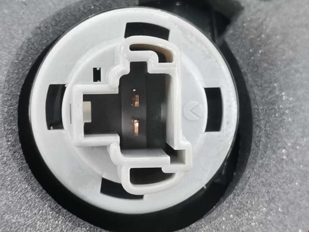 Фонарь задний внутренний правый MITSUBISHI Outlander XL 2006-2012