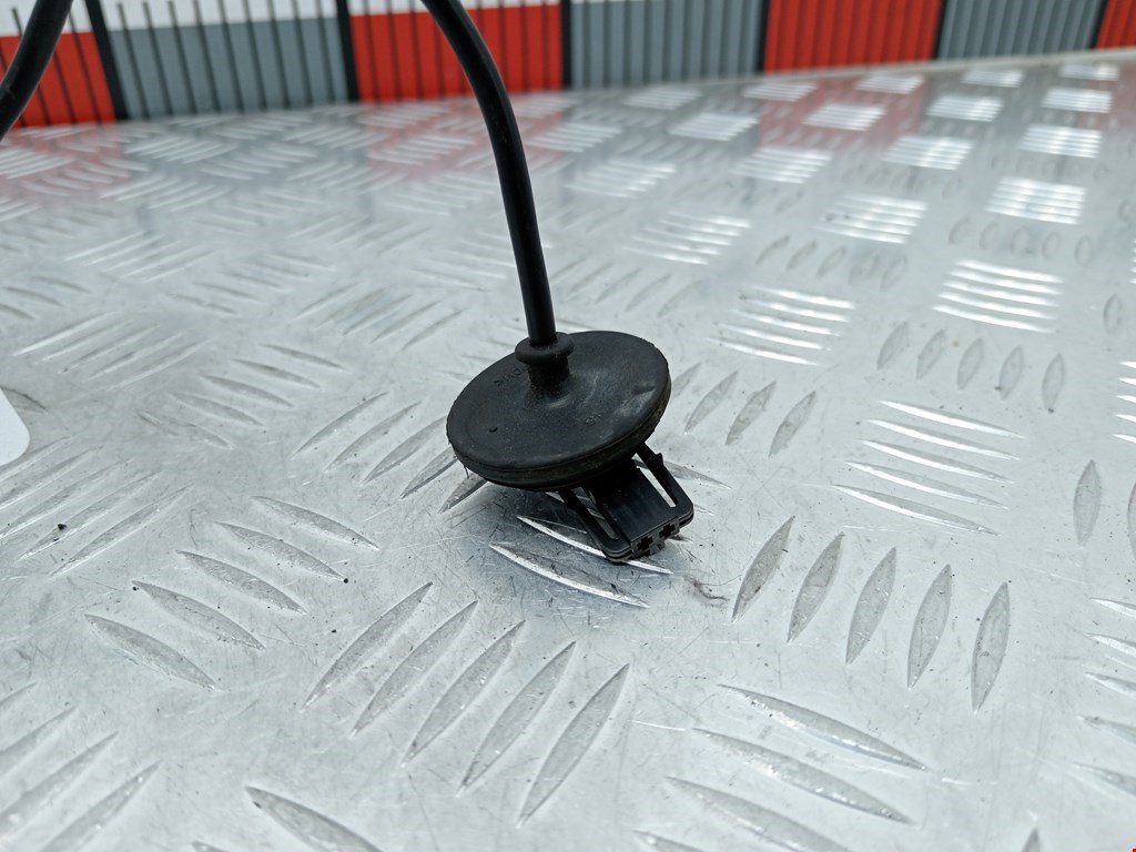 Активатор замка бензобака VOLKSWAGEN Polo V HB 2009-2017