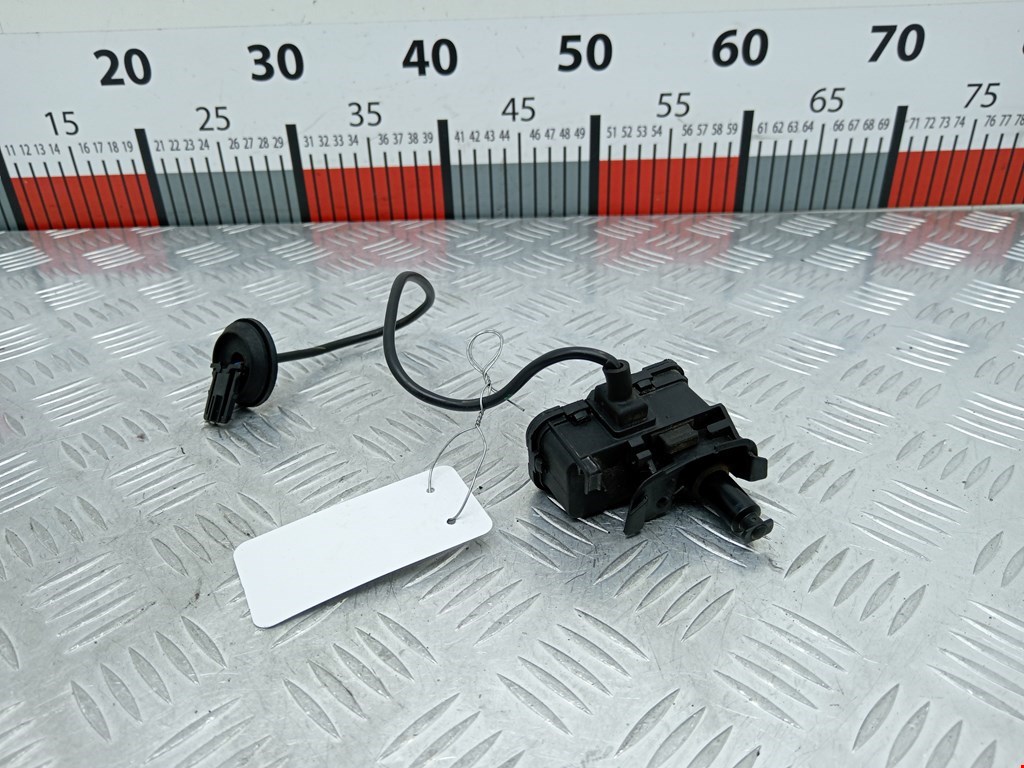 Активатор замка бензобака VOLKSWAGEN Polo V HB 2009-2017