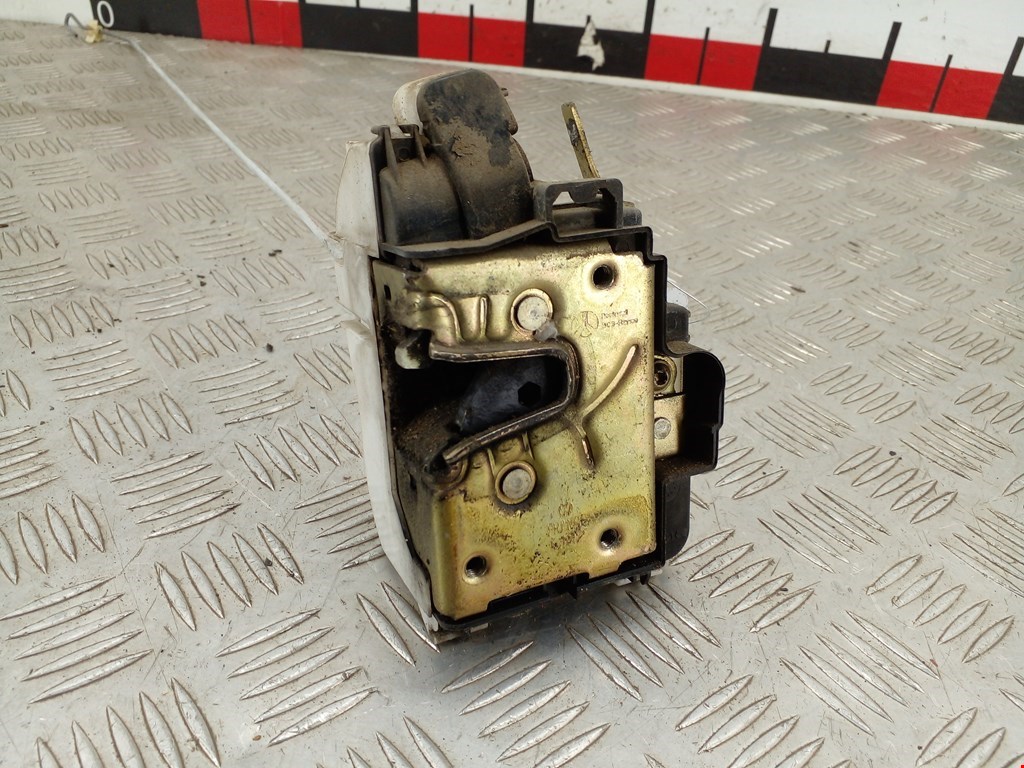 Замок двери передней правой VOLKSWAGEN Golf III 1991-1997