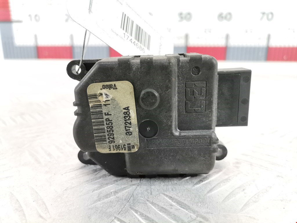 Моторчик заслонки печки DODGE Nitro 2006-2011