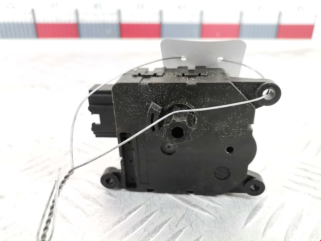 Моторчик заслонки печки DODGE Nitro 2006-2011