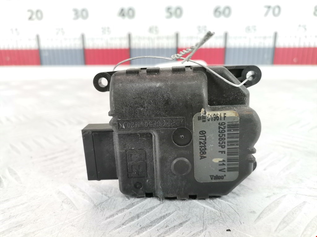 Моторчик заслонки печки DODGE Nitro 2006-2011