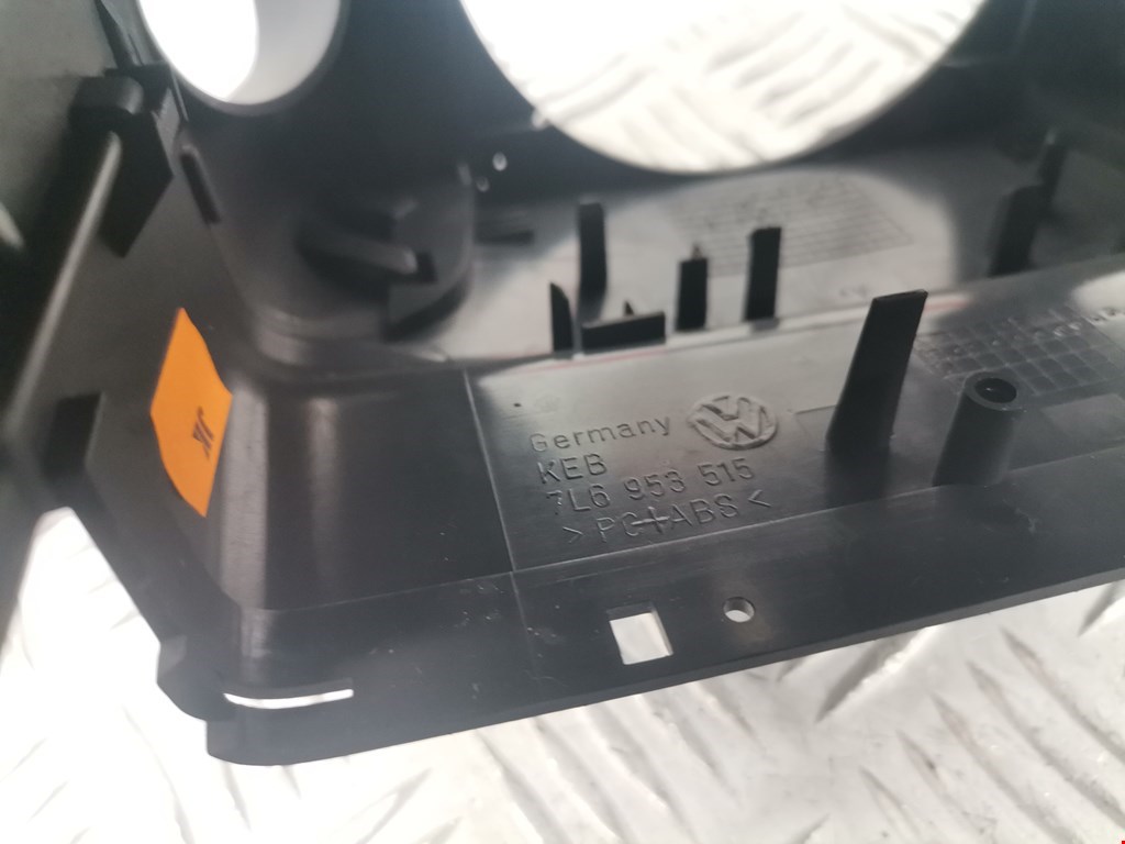 Кожух рулевой колонки VOLKSWAGEN Touareg 2002-2010