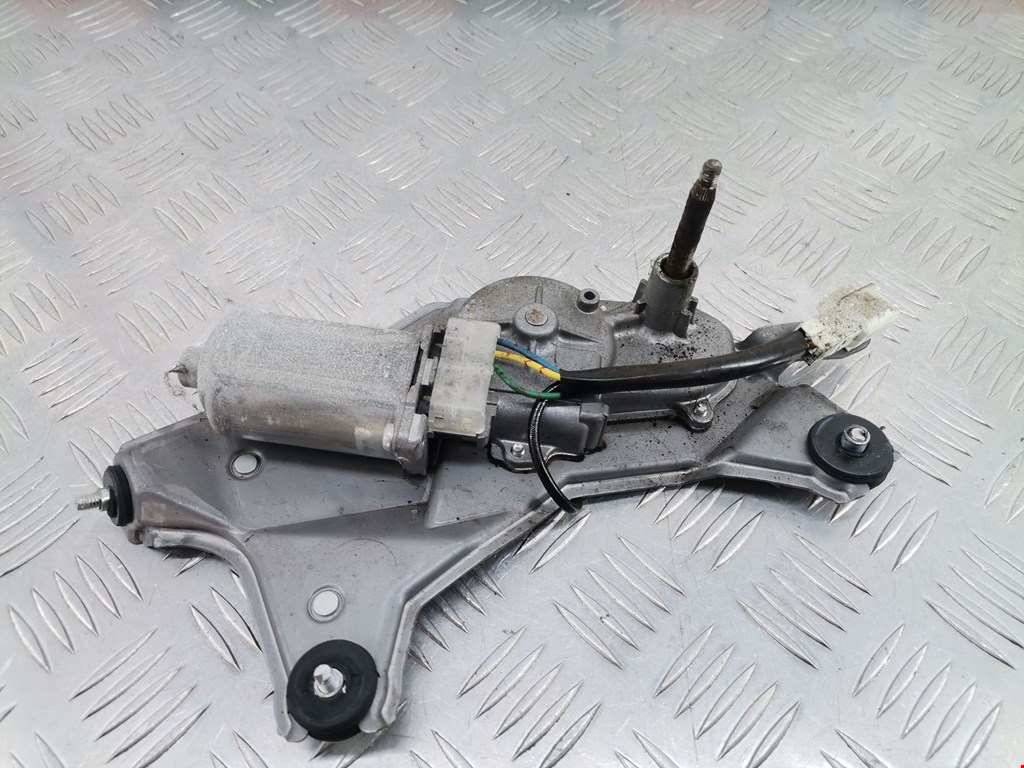 Моторчик стеклоочистителя задний Toyota Prius 2 (XW20) (2003-2009)