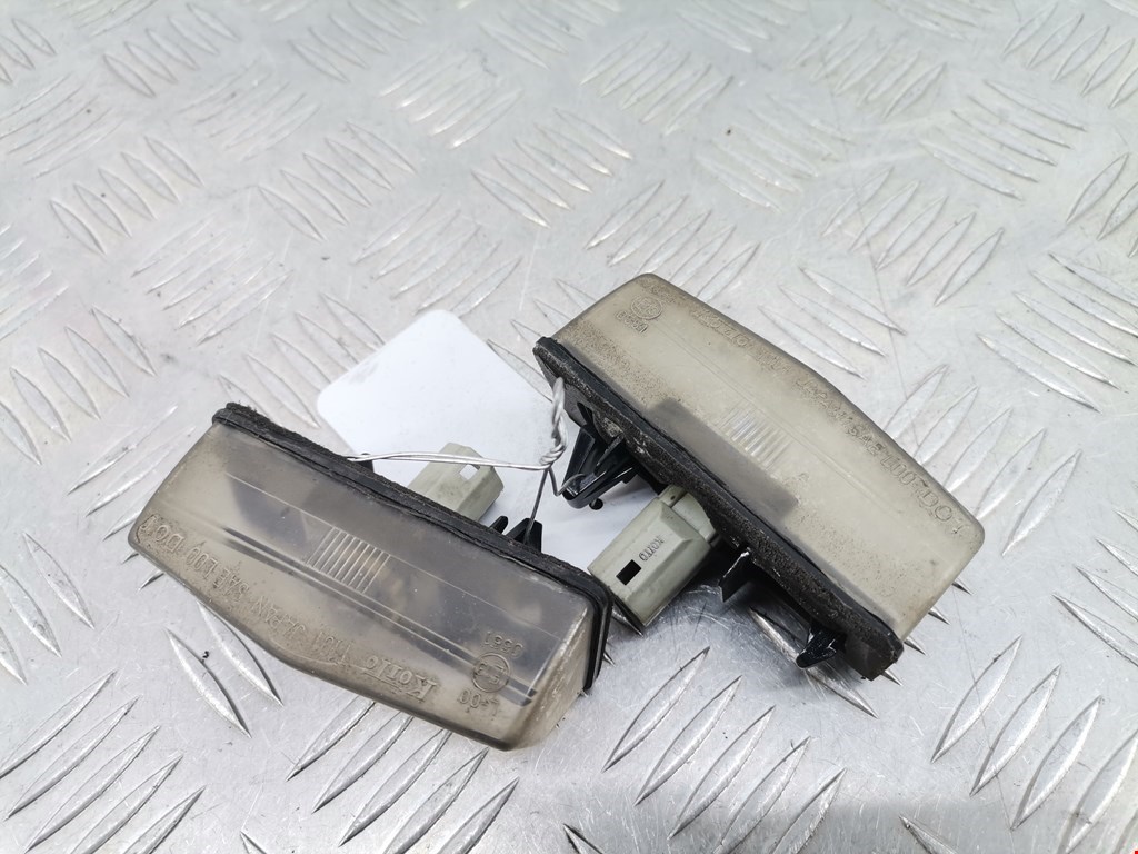 Фонарь подсветки номера TOYOTA Prius II XW20 2003-2012