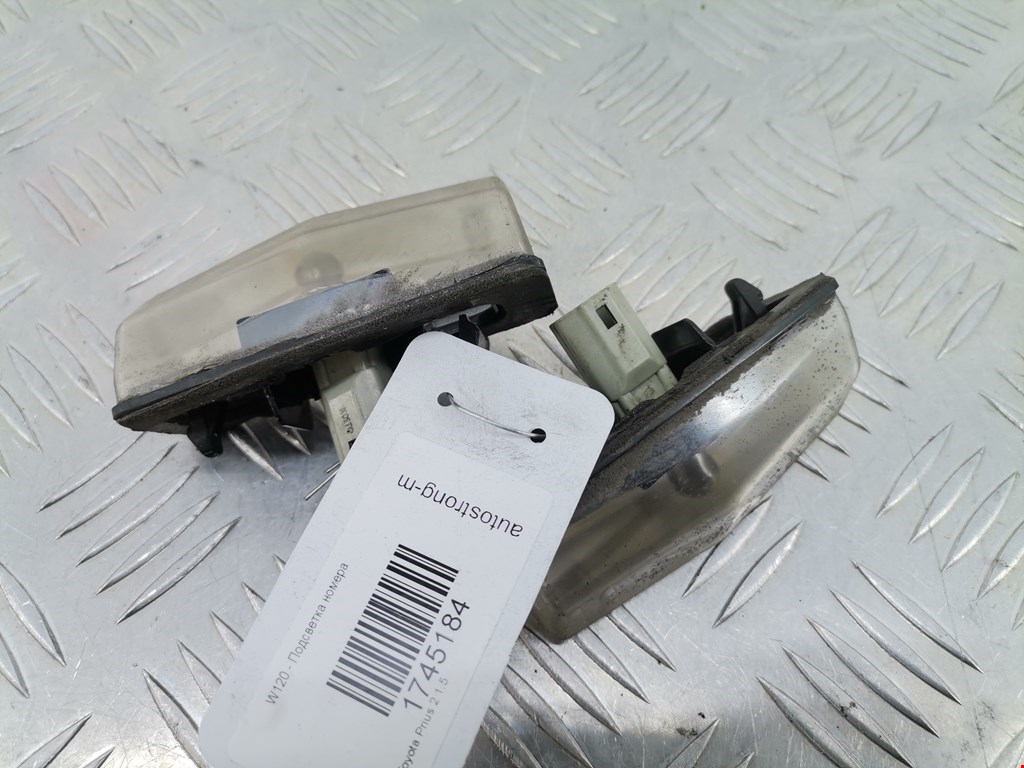 Фонарь подсветки номера TOYOTA Prius II XW20 2003-2012