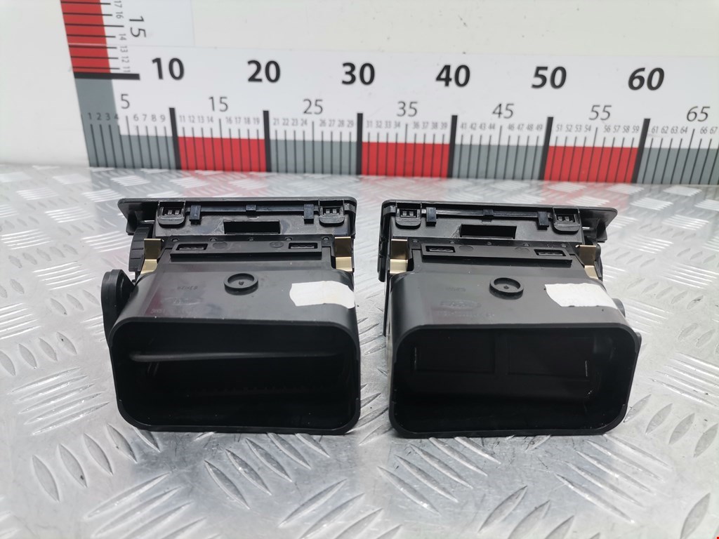 Дефлектор воздушный FORD Kuga 2008-2012