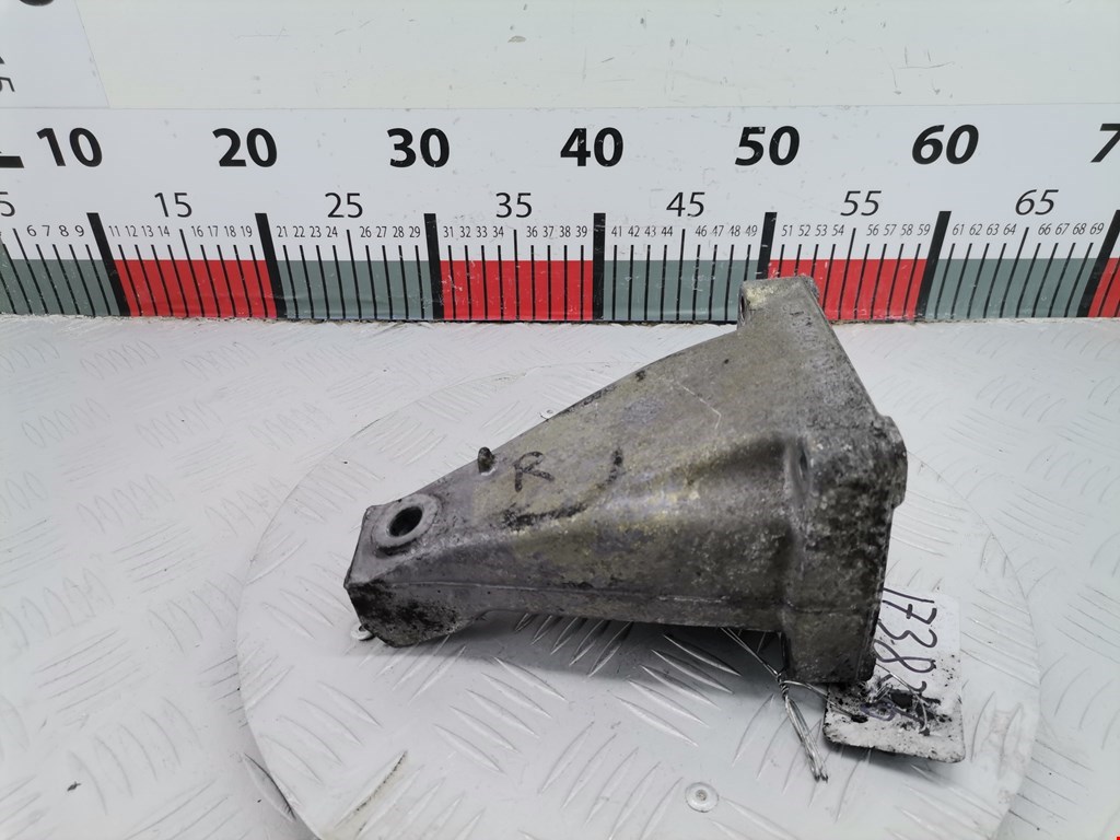 Кронштейн (крепление лапа) двигателя Mercedes Sprinter 1 (W901-905) (1995-2006)