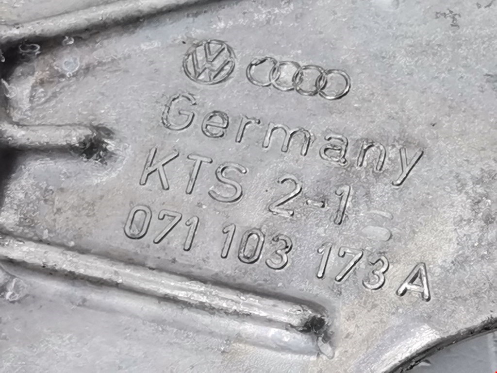 Крышка двигателя задняя FORD Galaxy 1995-2005