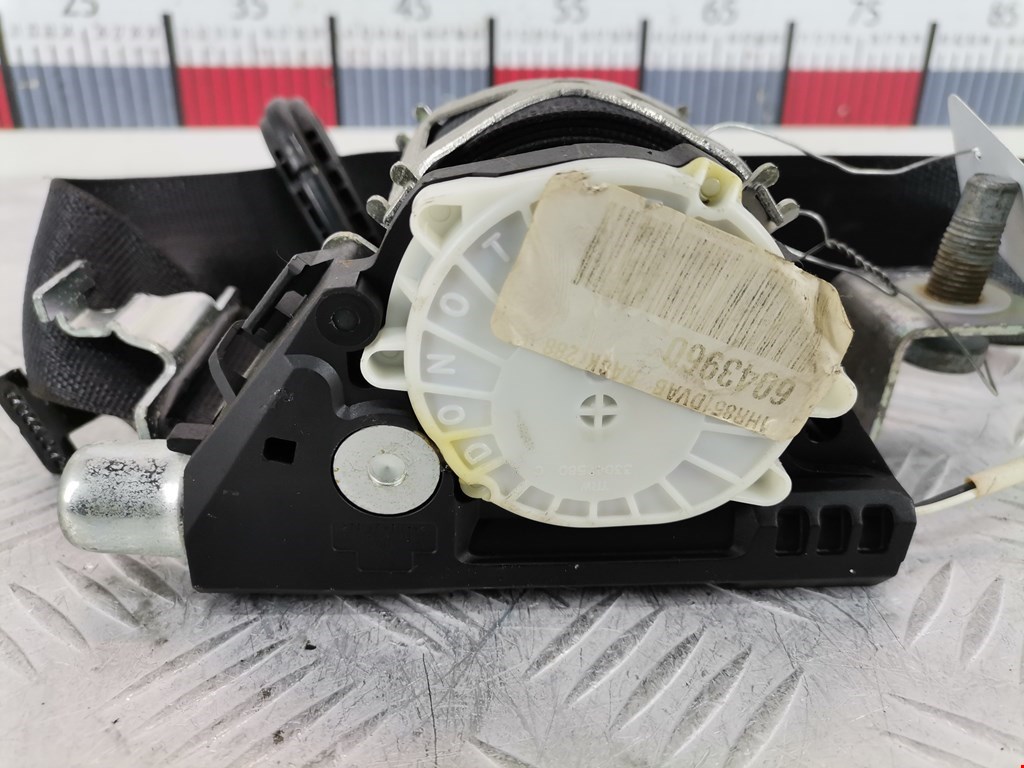 Ремень безопасности передний правый DODGE Nitro 2006-2011