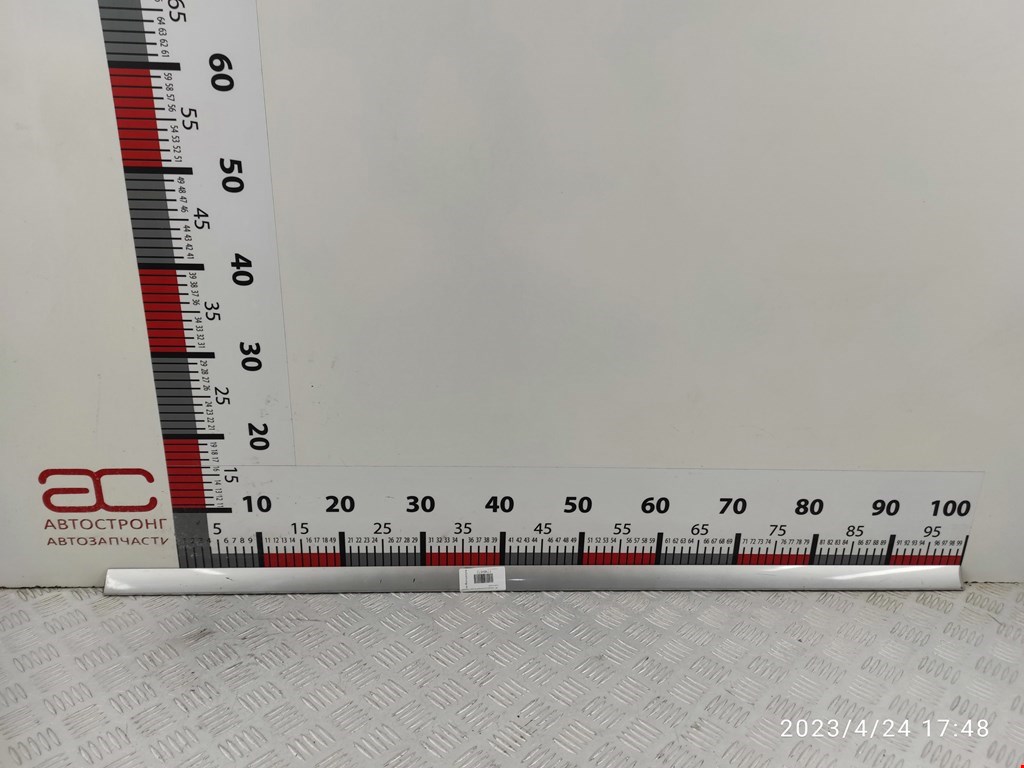 Накладка декоративная (молдинг) двери передней правой Audi A6 C5 (1997-2005)