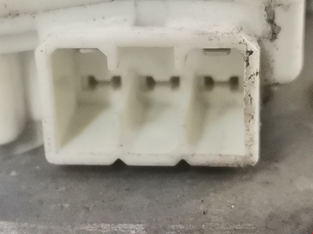 Замок двери передней правой MITSUBISHI Pajero Sport 1998-2008