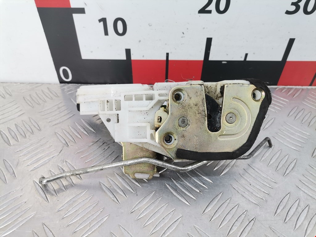 Замок двери задней правой Mitsubishi Pajero Sport 1 (1998-2008)