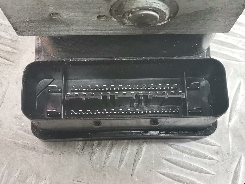 Блок ABS (насос) MITSUBISHI Outlander XL 2006-2012