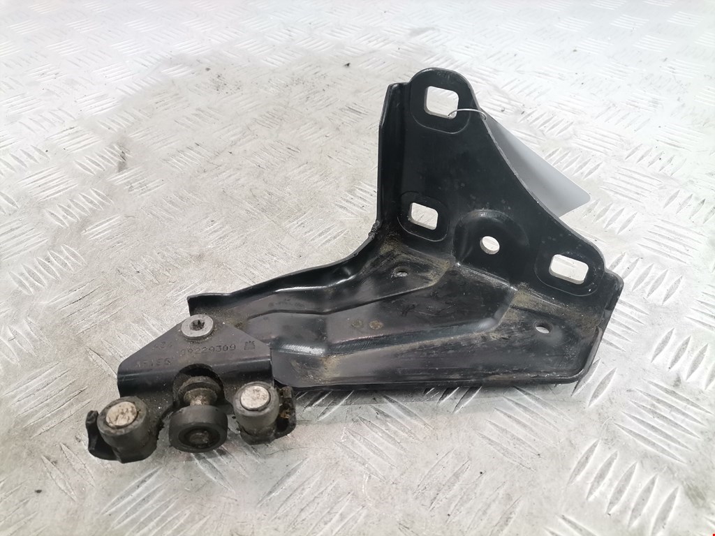 Ролик двери сдвижной (левый/правый средний верхний/нижний) OPEL Combo C 2001-2011