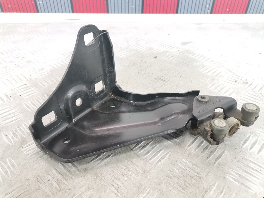 Ролик двери сдвижной (левый/правый средний верхний/нижний) OPEL Combo C 2001-2011