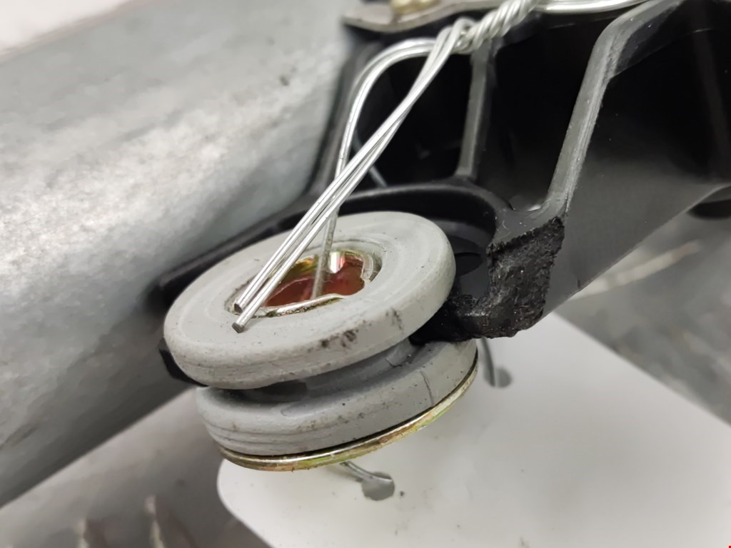 Моторчик стеклоочистителя задний VOLKSWAGEN Touareg 2002-2010