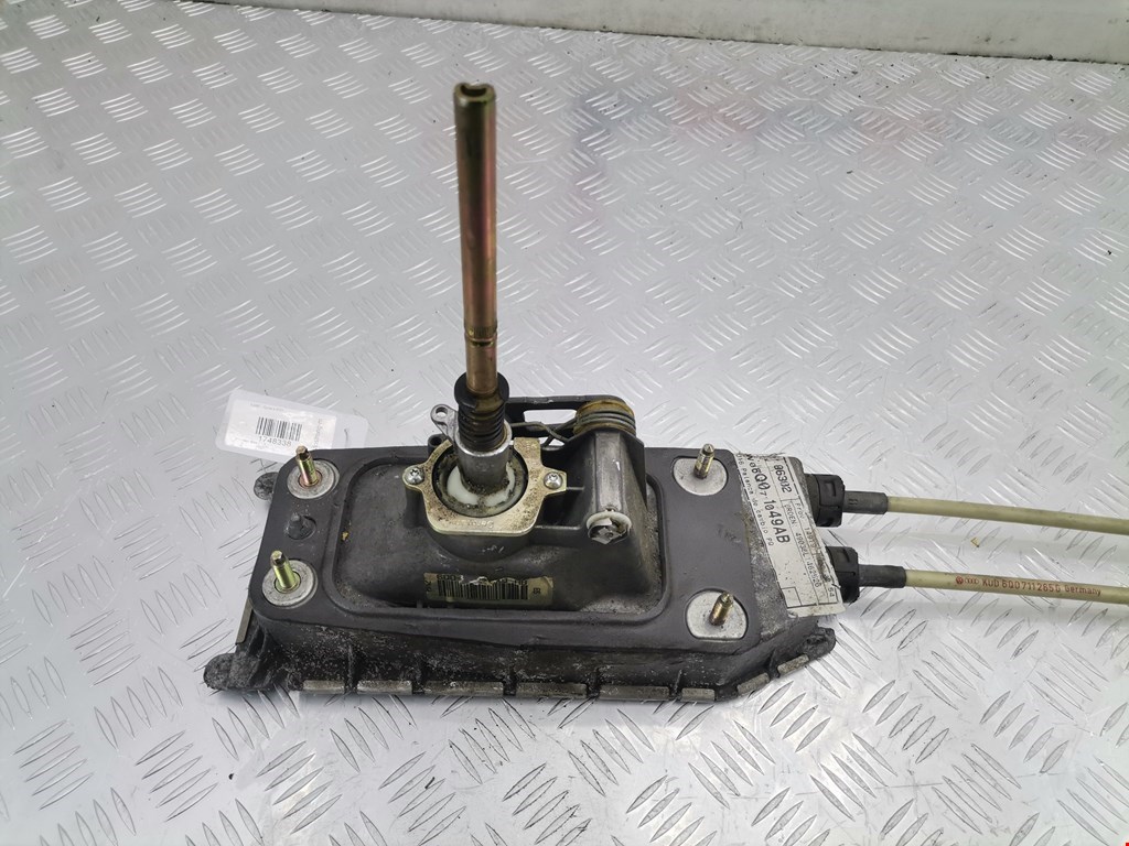 Кулиса (селектор) АКПП/МКПП в салоне SEAT Ibiza 2002-2008