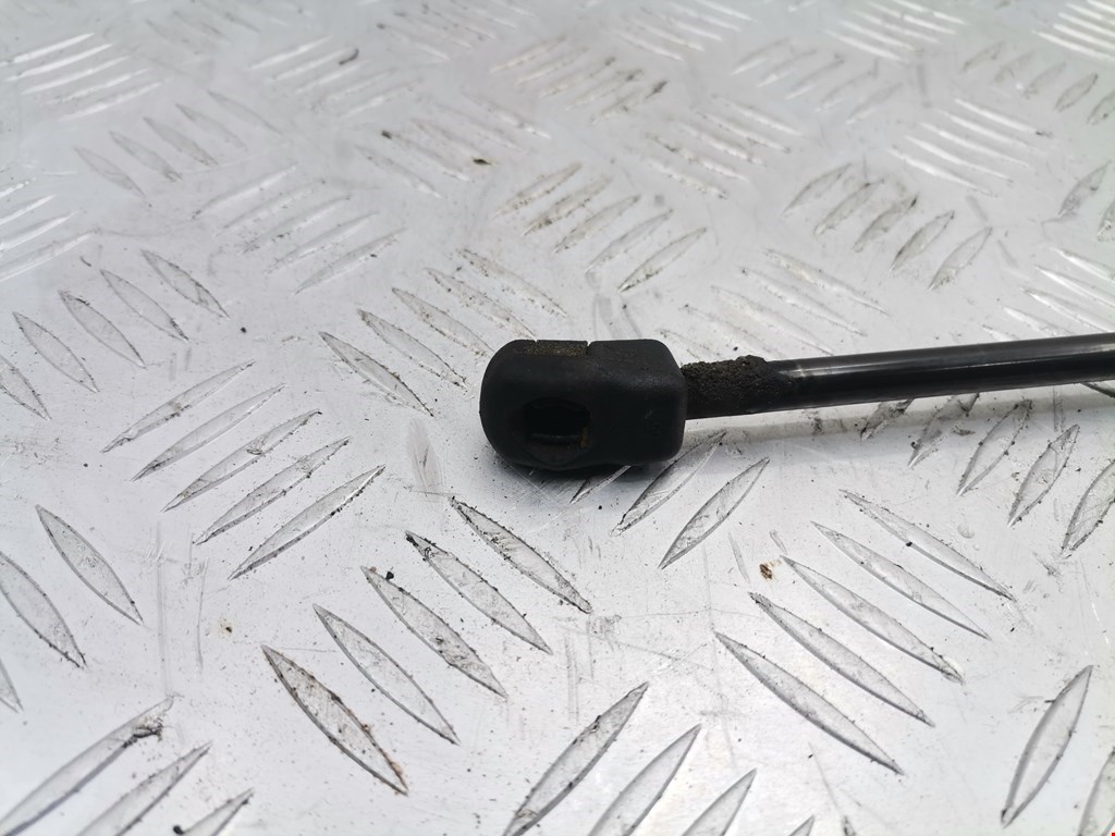 Амортизатор капота левый=правый AUDI A4 B6 2001-2005