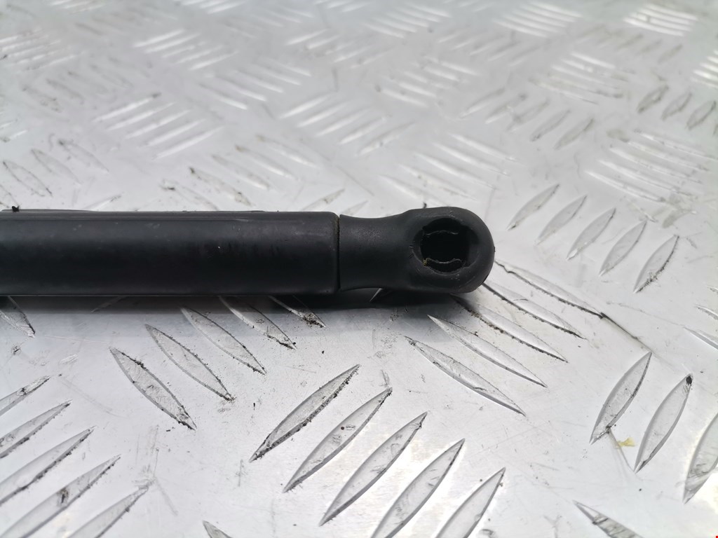 Амортизатор капота левый=правый AUDI A4 B6 2001-2005