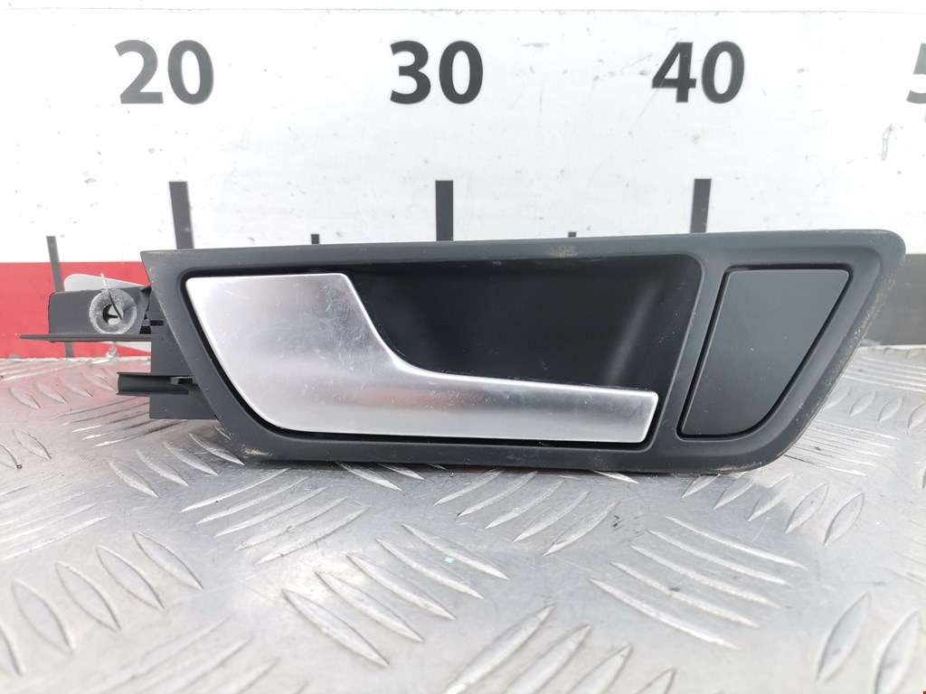 Ручка двери внутренняя задняя левая Audi Q5 8R (2008-2017)