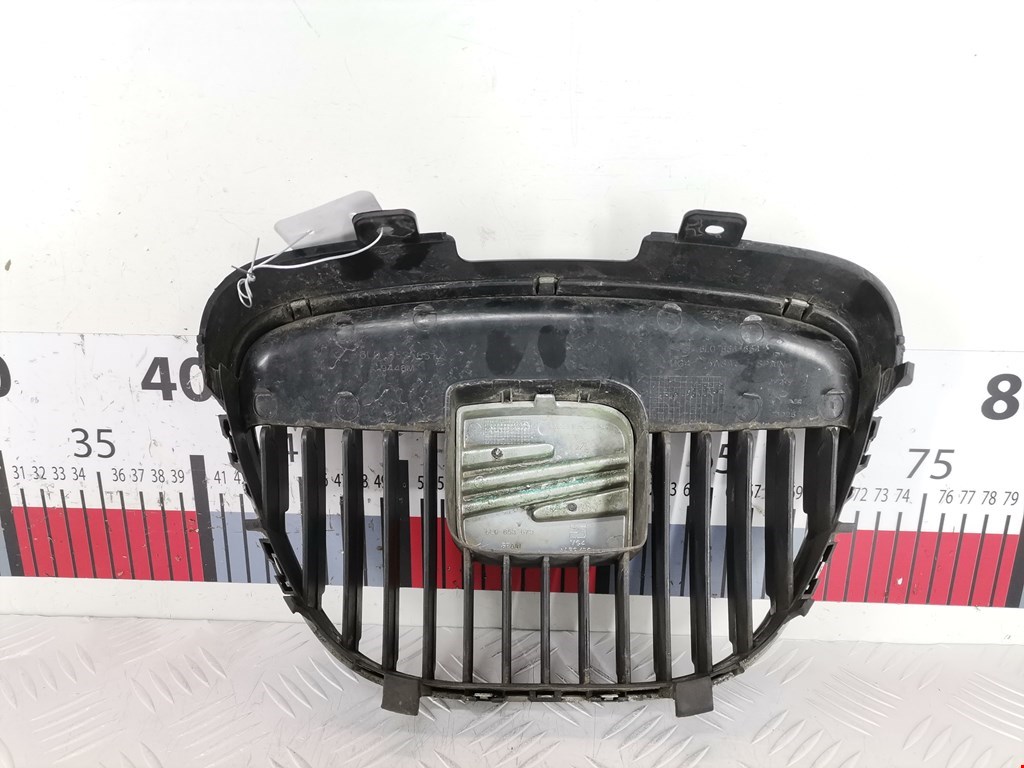 Решетка радиатора SEAT Ibiza 2002-2008