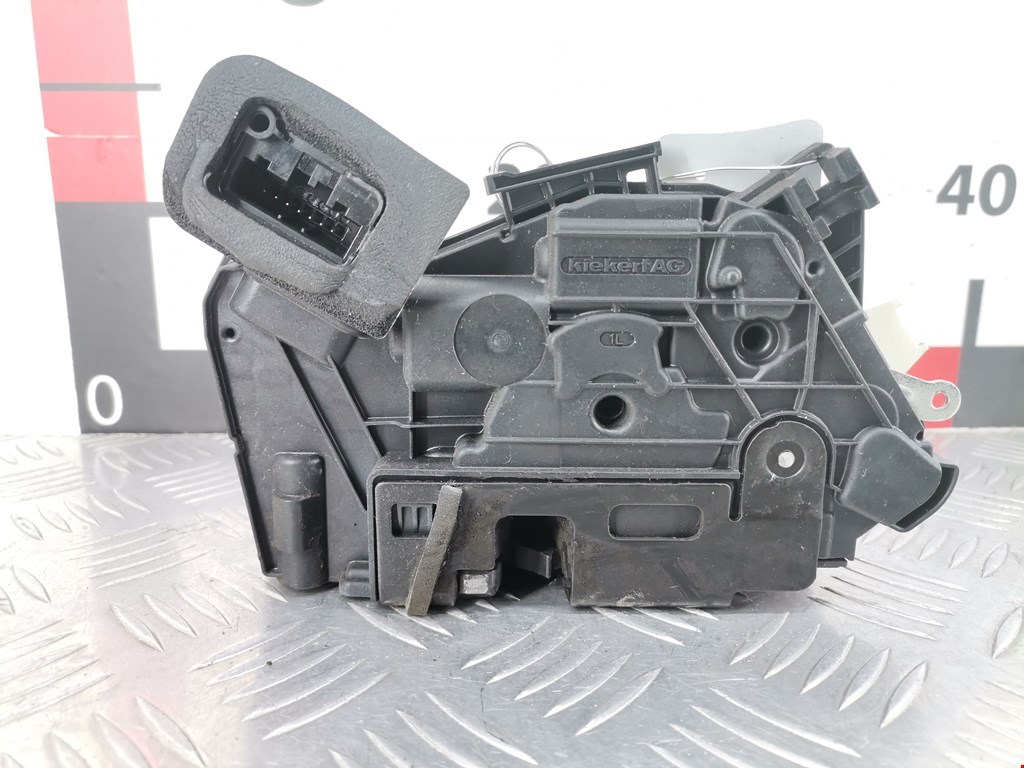 Замок двери передней левой SKODA Rapid 2012-2020