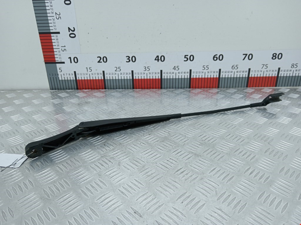 Поводок дворников передний левый/ правый VOLKSWAGEN Passat B6 2005-2011