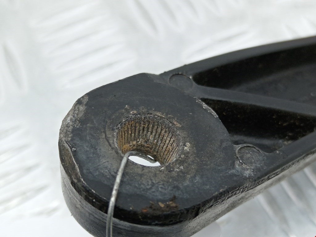 Поводок дворников передний левый/ правый VOLKSWAGEN Passat B6 2005-2011