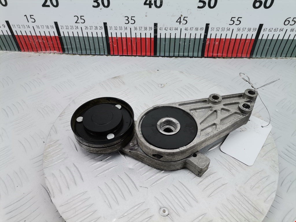 Натяжитель ремня генератора (приводного поликлинового ремня Volkswagen Passat 5 (1996-2000)