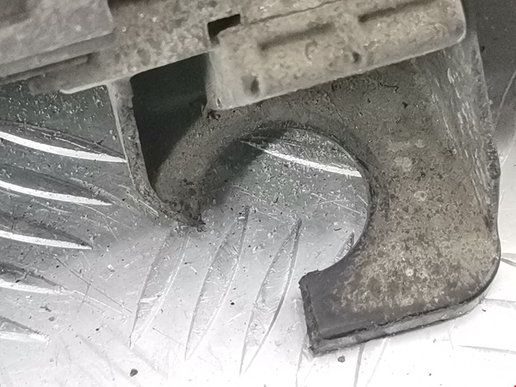 Корпус воздушного фильтра VOLKSWAGEN Touran 2003-2010