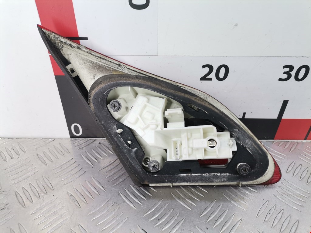 Фонарь задний внутренний правый OPEL Astra J 2009-2017