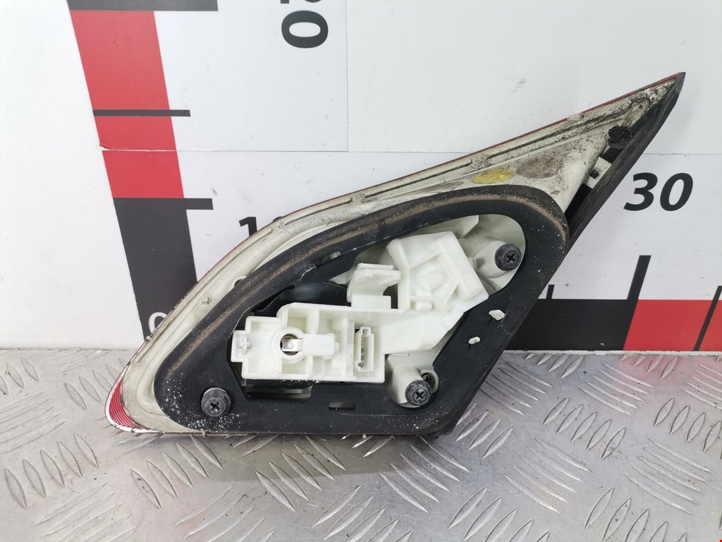 Фонарь задний внутренний левый OPEL Astra J 2009-2017