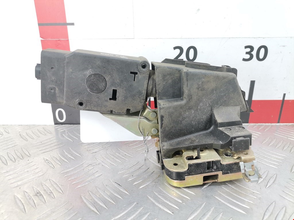 Замок двери задней левой MITSUBISHI Space Star 1999-2006