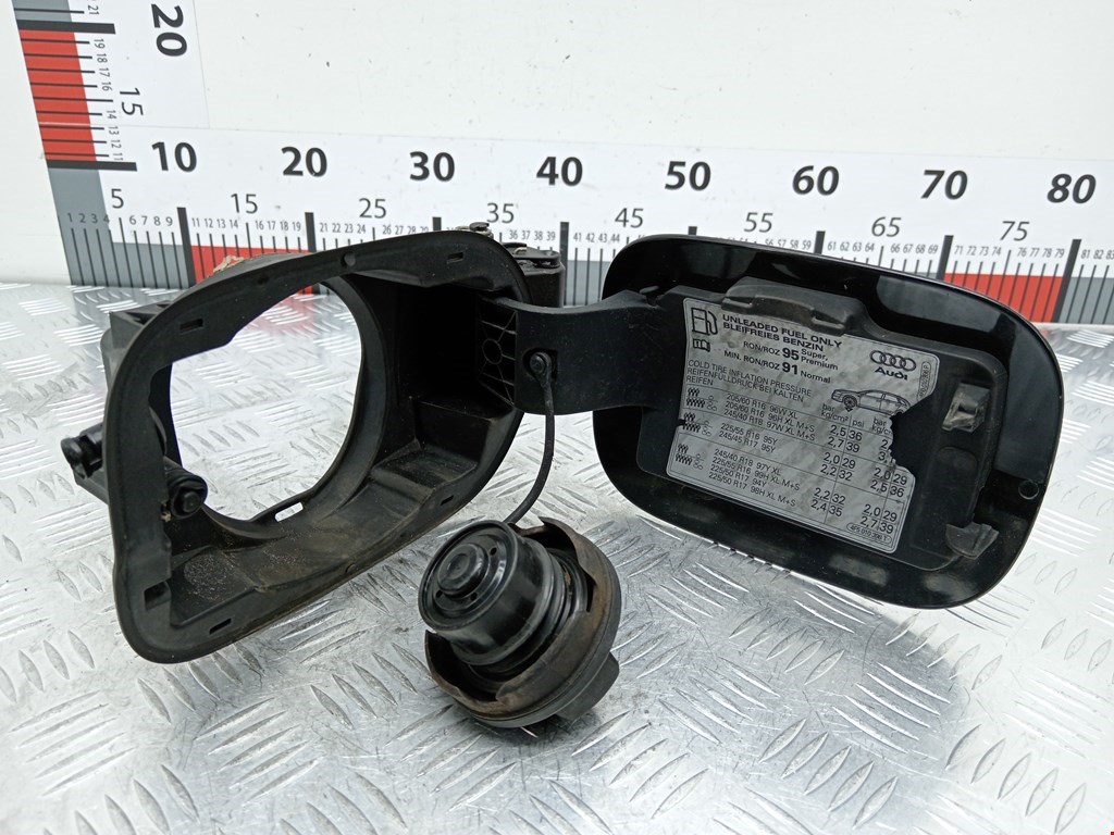 Лючок бензобака AUDI A6 C6 2004-2010