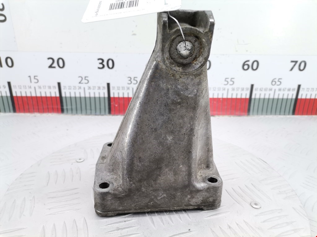 Кронштейн (крепление лапа) двигателя Mercedes Sprinter 1 (W901-905) (1995-2006)