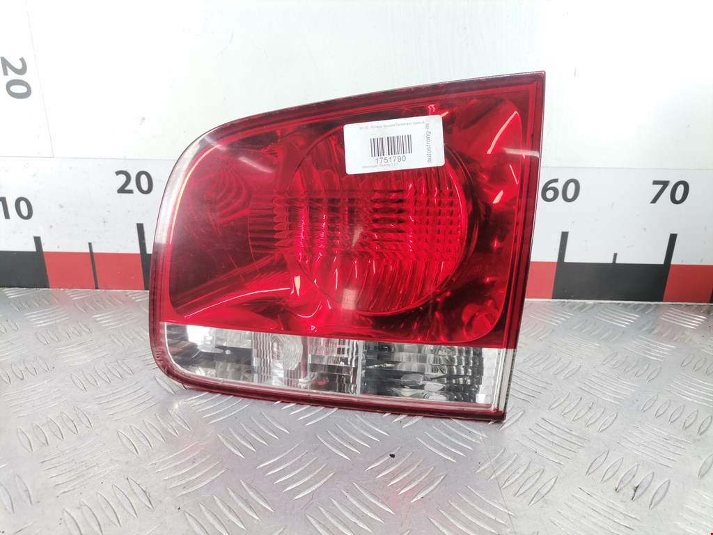 Фонарь задний внутренний правый VOLKSWAGEN Touareg 2002-2010