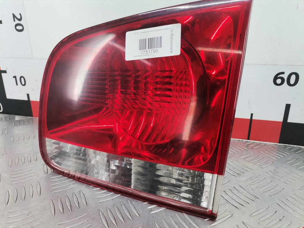 Фонарь задний внутренний правый VOLKSWAGEN Touareg 2002-2010