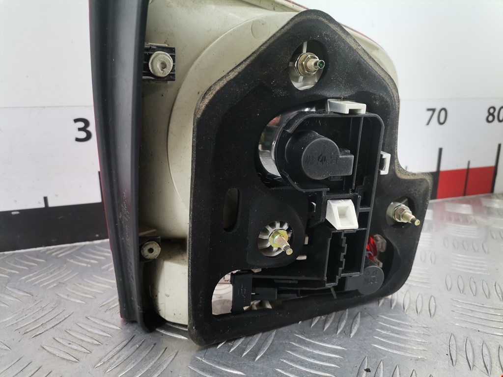 Фонарь задний внутренний правый VOLKSWAGEN Touareg 2002-2010