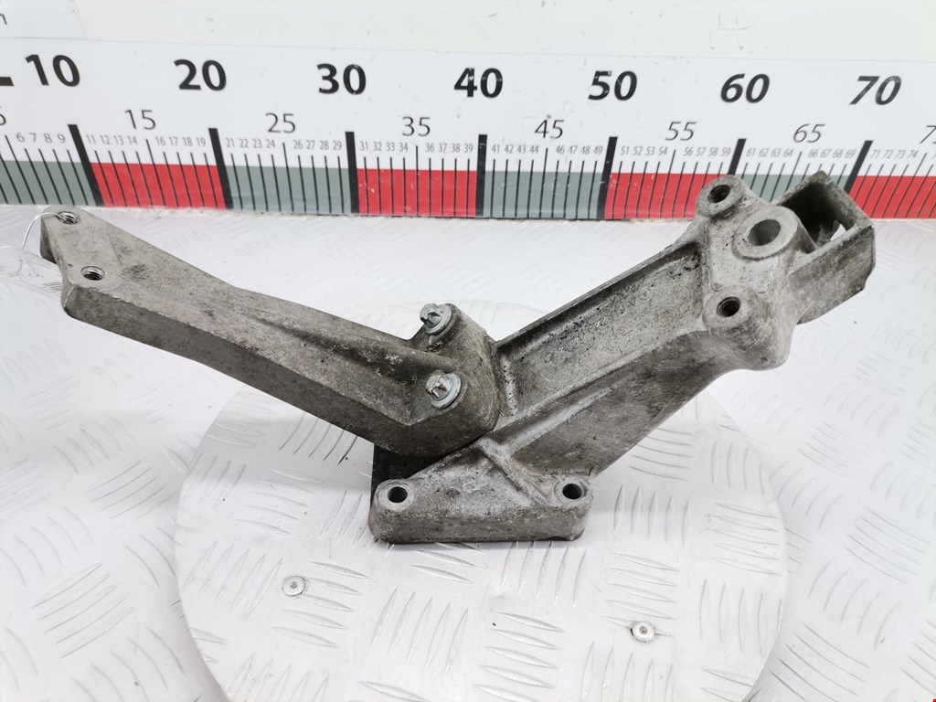 Кронштейн (крепление лапа) двигателя Mercedes Sprinter 1 (W901-905) (1995-2006)