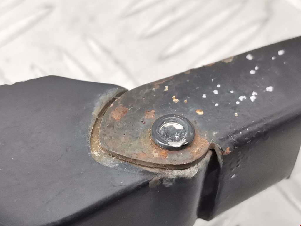 Поводок дворника задний (заднего) AUDI A4 B5 1995-2001