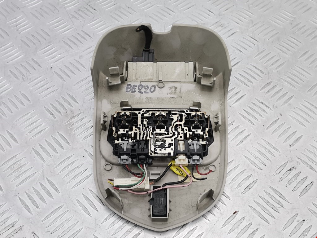 Плафон салонный (салона фонарь) PEUGEOT Partner 2008-2018