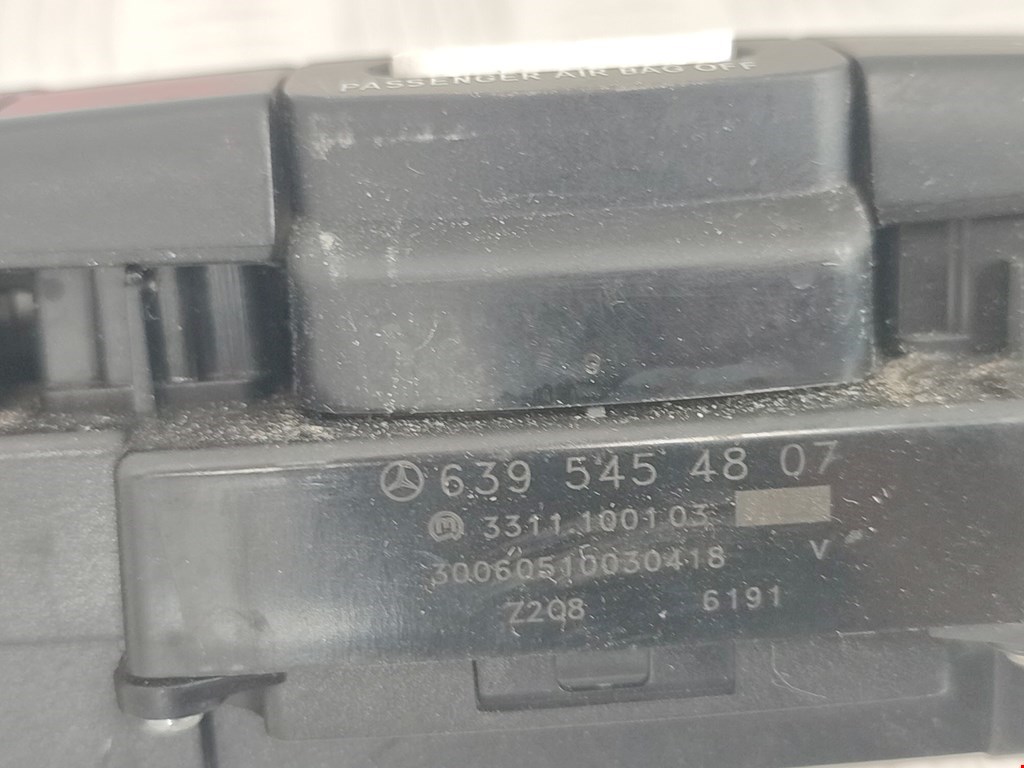 Кнопка аварийной сигнализации (аварийки) MERCEDES-BENZ Vito W639 2003-2014