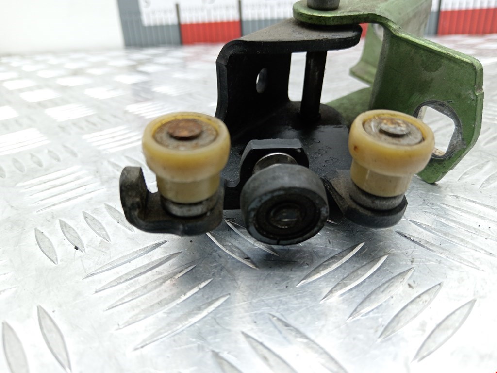 Ролик двери сдвижной (левый/правый средний верхний/нижний) RENAULT Kangoo 2008-2021