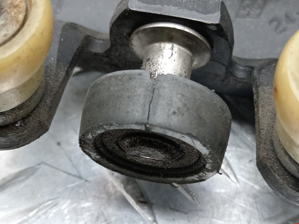 Ролик двери сдвижной (левый/правый средний верхний/нижний) RENAULT Kangoo 2008-2021