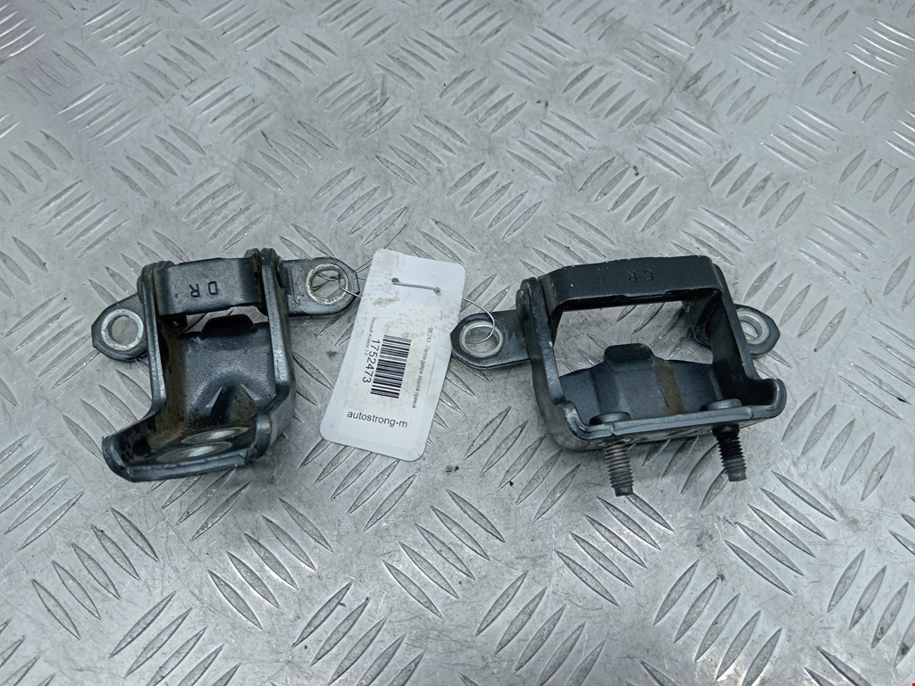 Петля двери задней правой Renault Koleos (2008-2016)