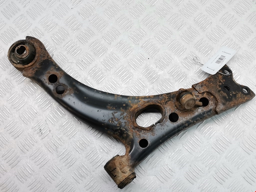 Рычаг передний левый Toyota Carina (T190) (1992-1997)