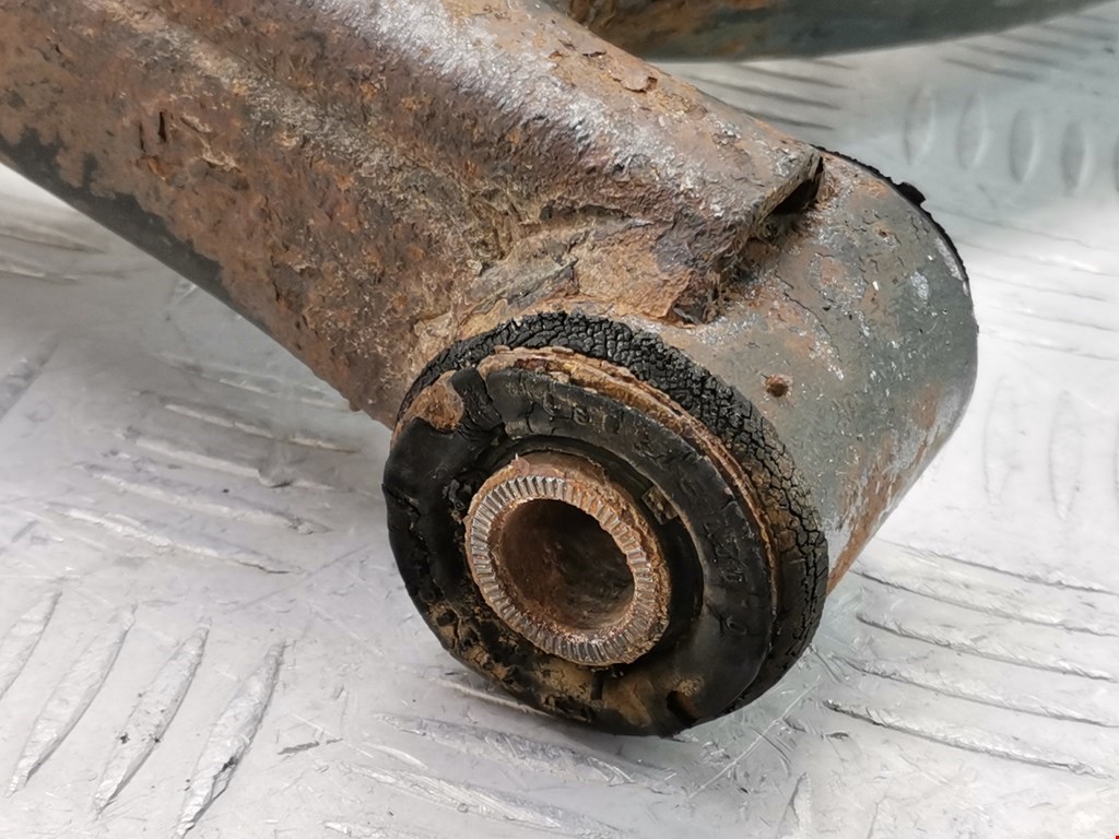 Рычаг передний левый TOYOTA Carina T190 1992-1998