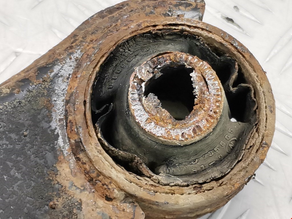 Рычаг передний левый TOYOTA Carina T190 1992-1998